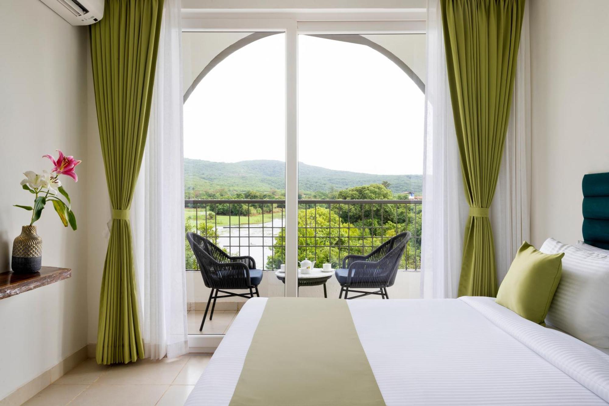 Stone Wood Hotel Amboli Amboli  Eksteriør bilde