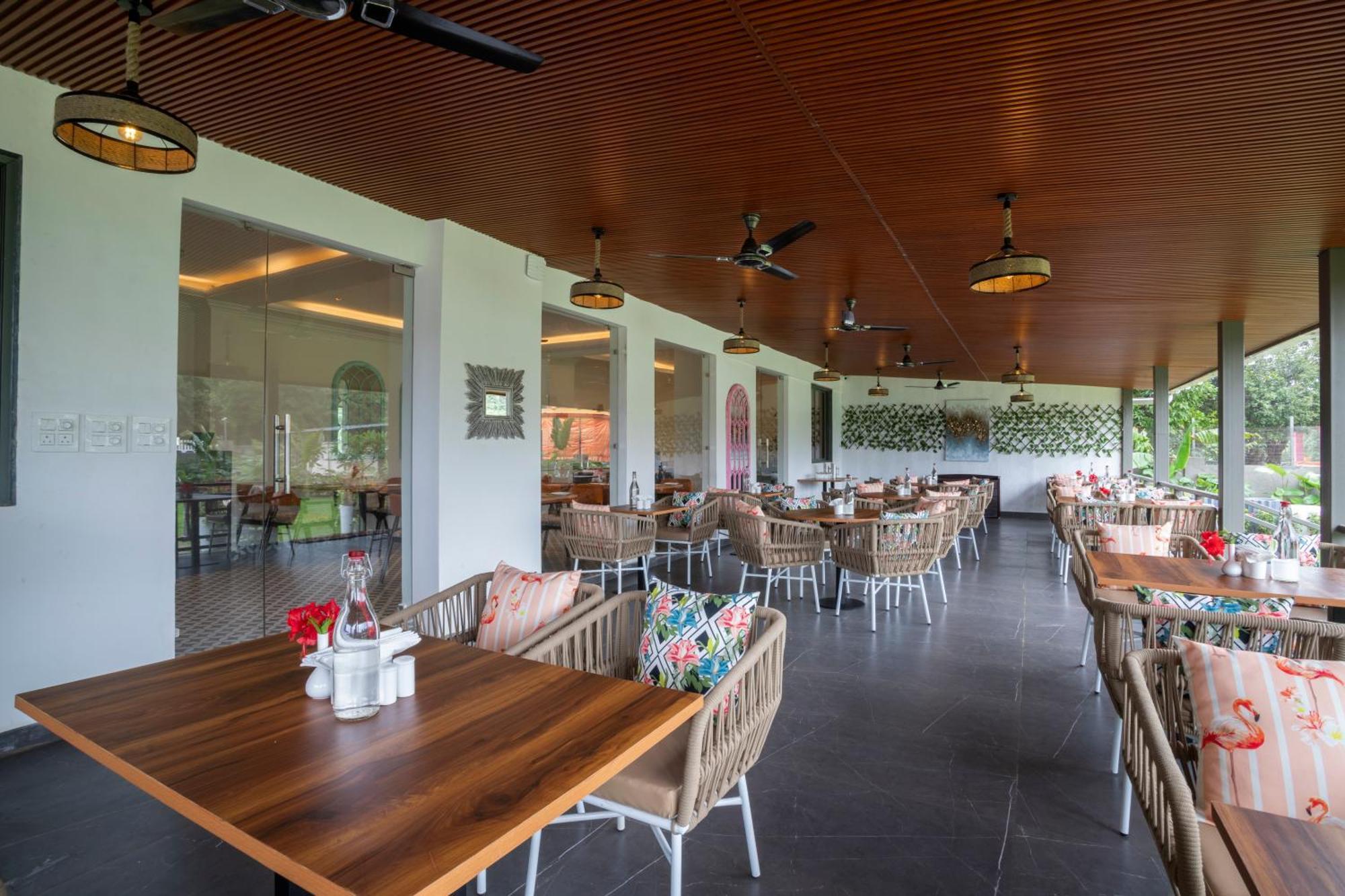 Stone Wood Hotel Amboli Amboli  Eksteriør bilde