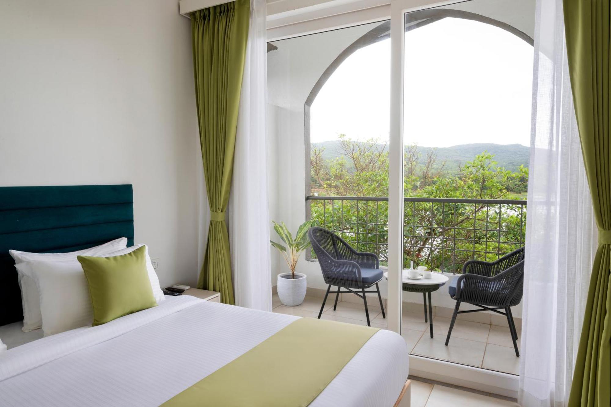 Stone Wood Hotel Amboli Amboli  Eksteriør bilde