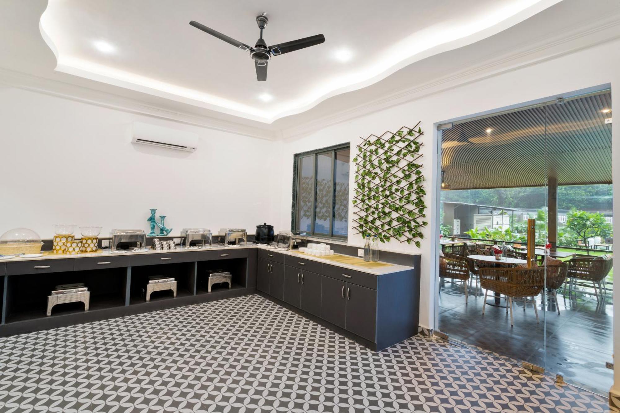 Stone Wood Hotel Amboli Amboli  Eksteriør bilde