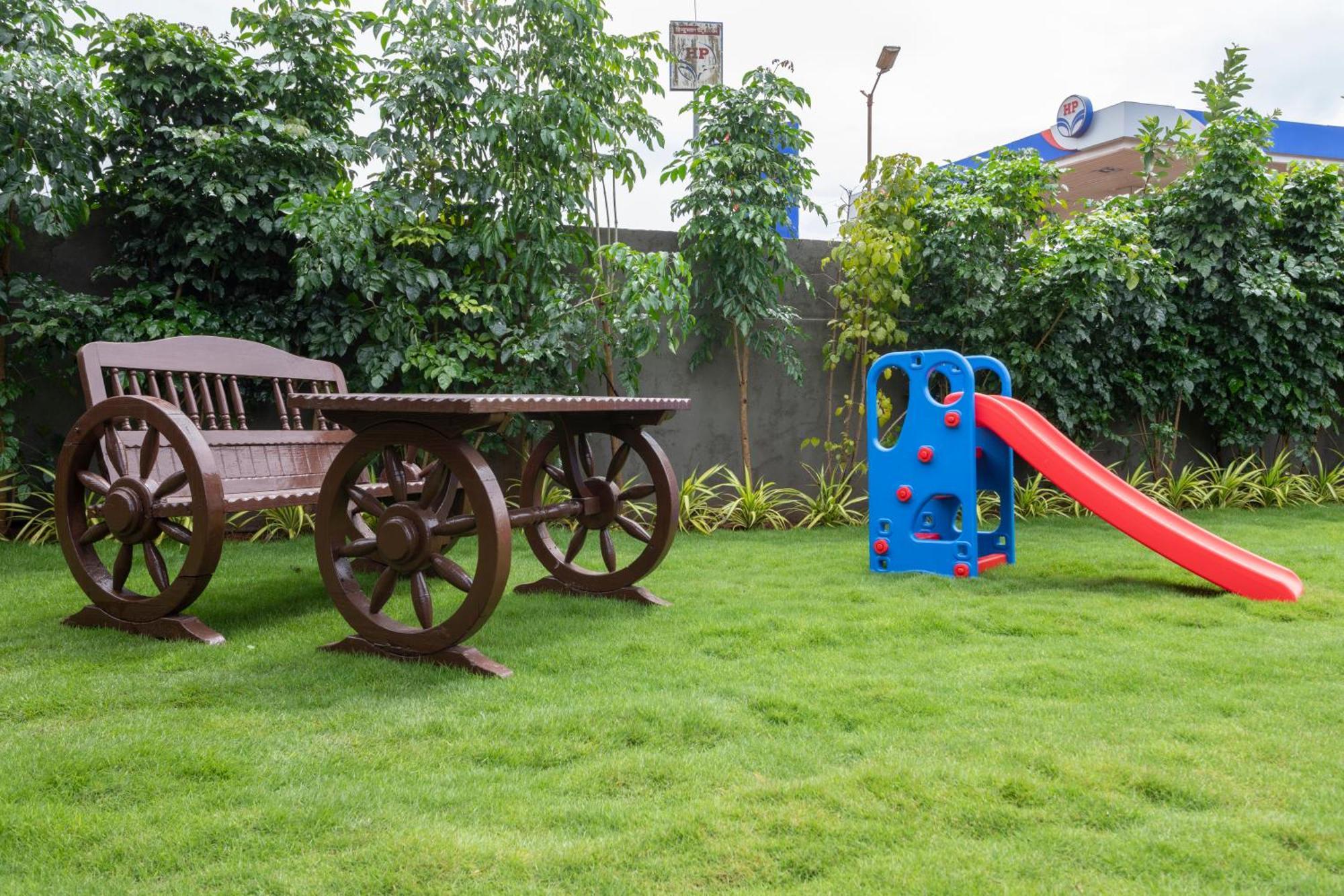 Stone Wood Hotel Amboli Amboli  Eksteriør bilde