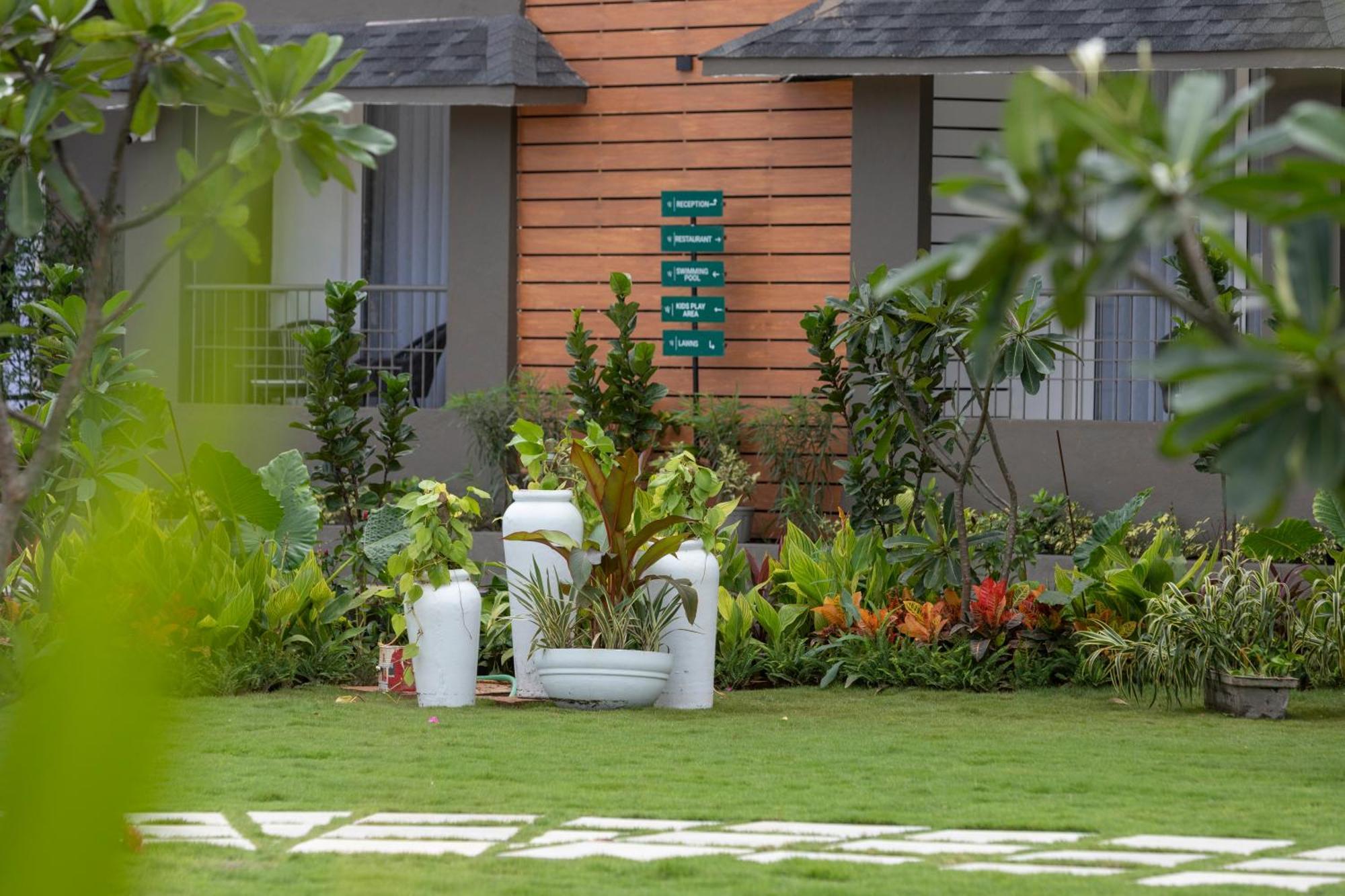 Stone Wood Hotel Amboli Amboli  Eksteriør bilde