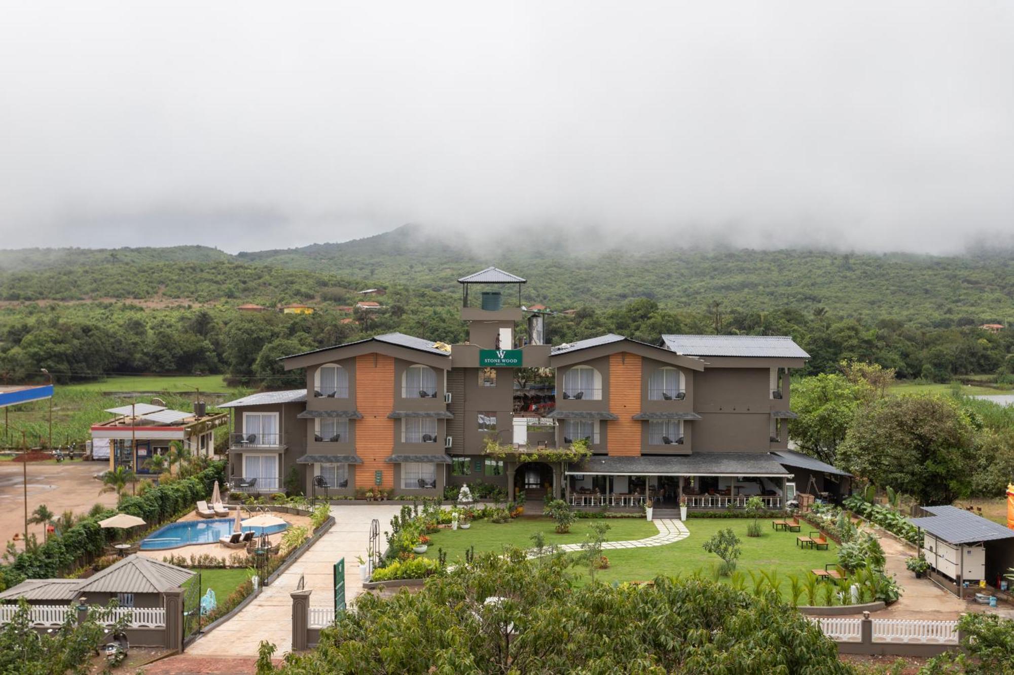 Stone Wood Hotel Amboli Amboli  Eksteriør bilde