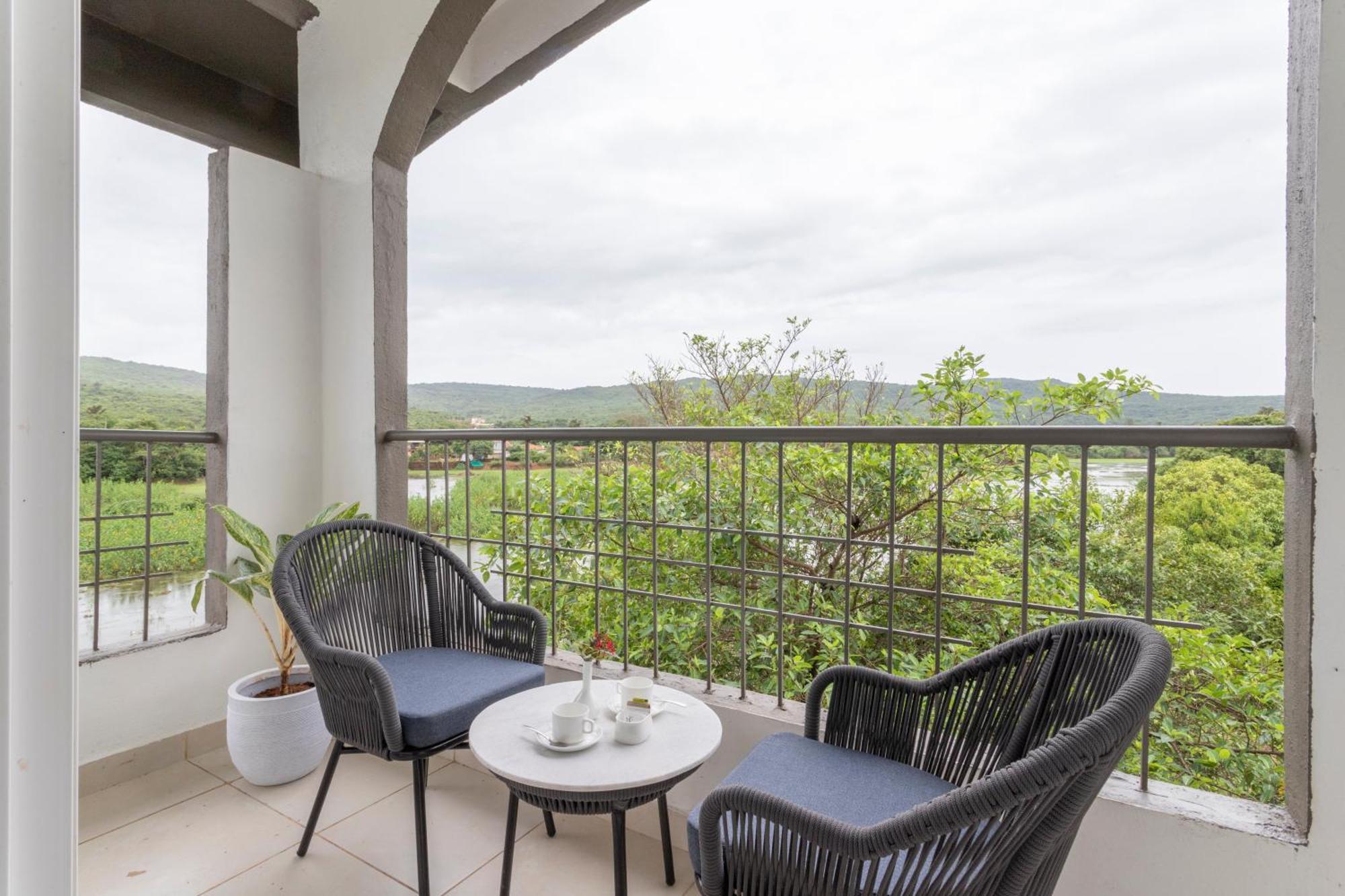 Stone Wood Hotel Amboli Amboli  Eksteriør bilde