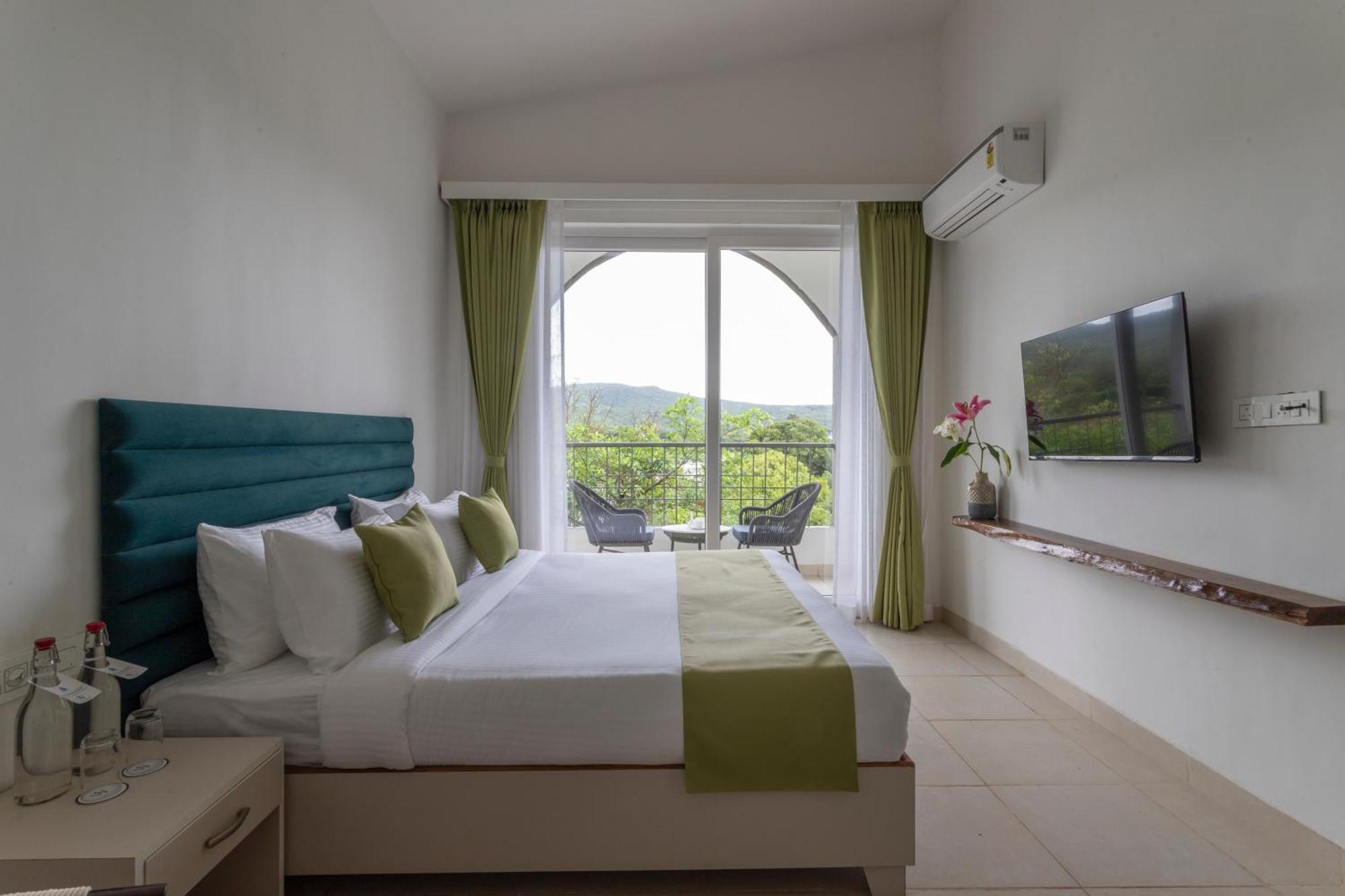Stone Wood Hotel Amboli Amboli  Eksteriør bilde