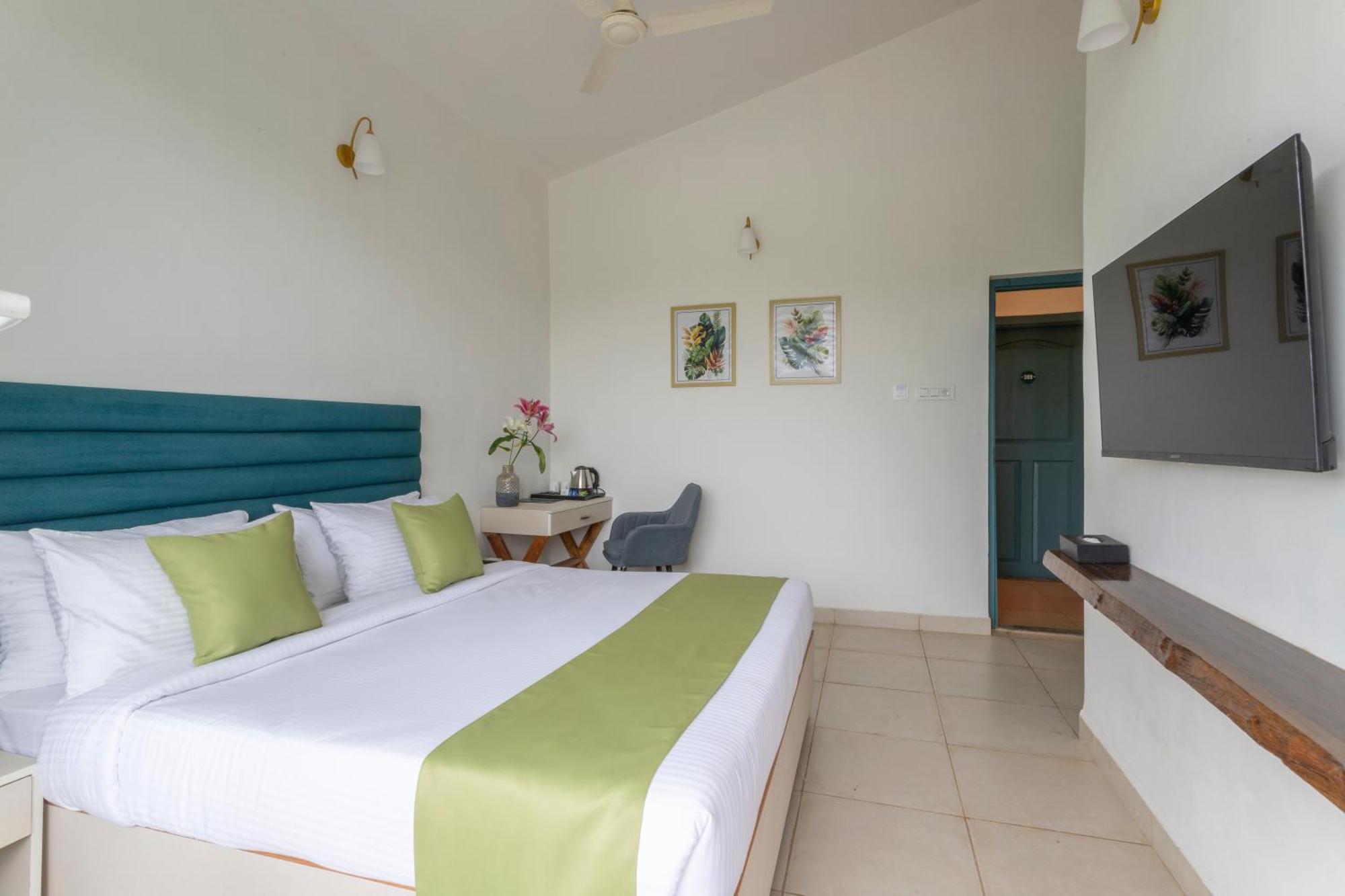 Stone Wood Hotel Amboli Amboli  Eksteriør bilde