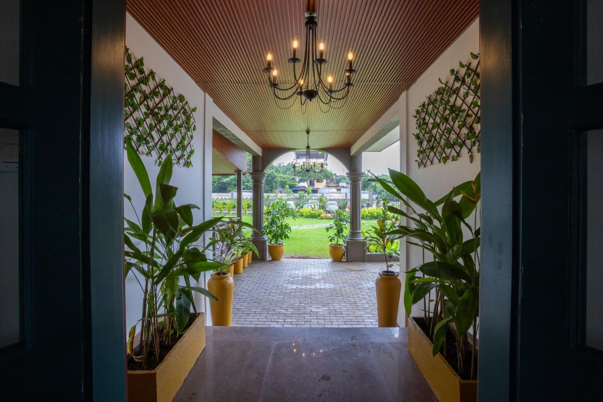 Stone Wood Hotel Amboli Amboli  Eksteriør bilde