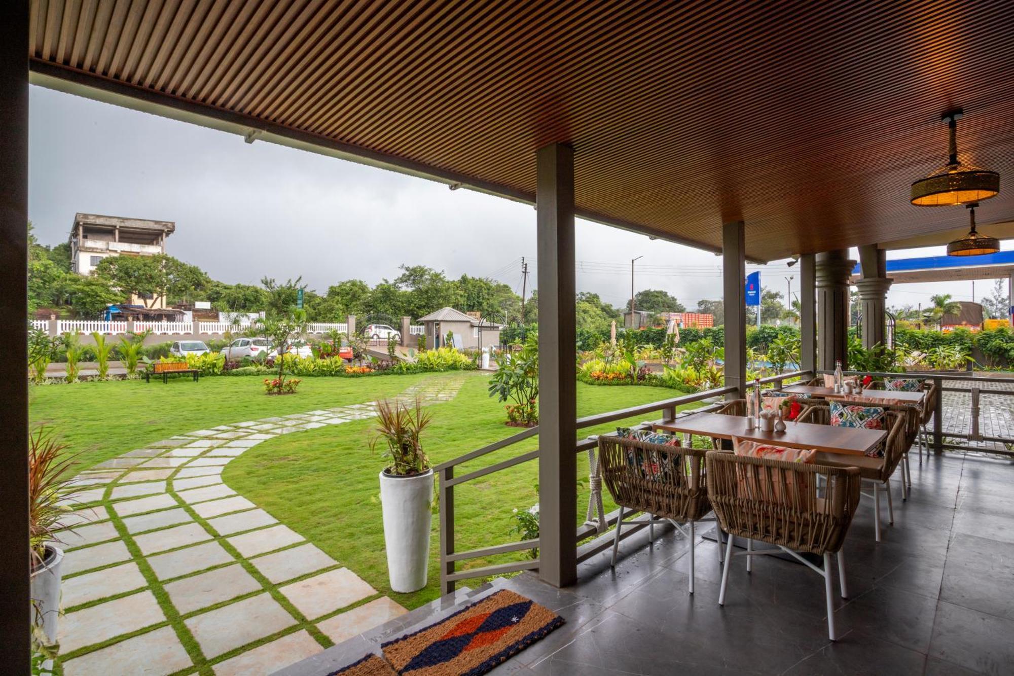 Stone Wood Hotel Amboli Amboli  Eksteriør bilde